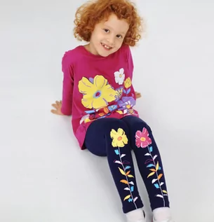 Spodnie i spodenki dla dziewczynek - Legginsy dla dziewczynki, z motywem kwiatowym, fioletowe 9-13 lat - grafika 1