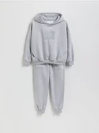 Bluzy dla chłopców - Reserved - Dzianinowy komplet z bawełną - jasnoszary - miniaturka - grafika 1