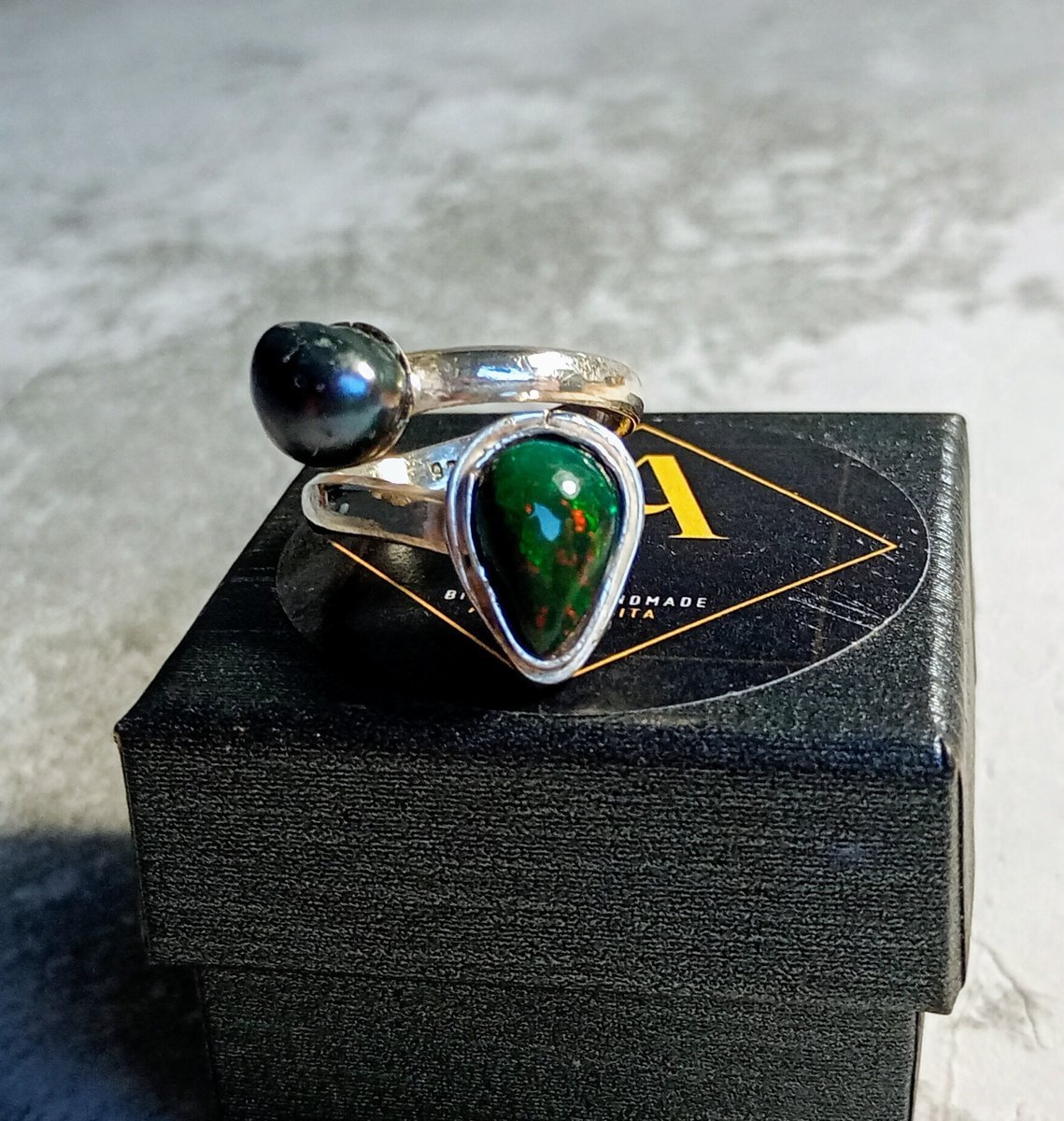 Srebrny Pierścionek Z Opalem I Czarną Perłą