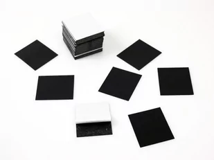 Folia magnetyczna 0,7 mm z klejem 40 mm x 40 mm - Magnesy - miniaturka - grafika 1