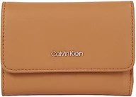 Portfele - Calvin Klein Damskie portfele Ck Must Trifold Sm, Cukier brązowy, Rozmiar Uniwersalny - miniaturka - grafika 1