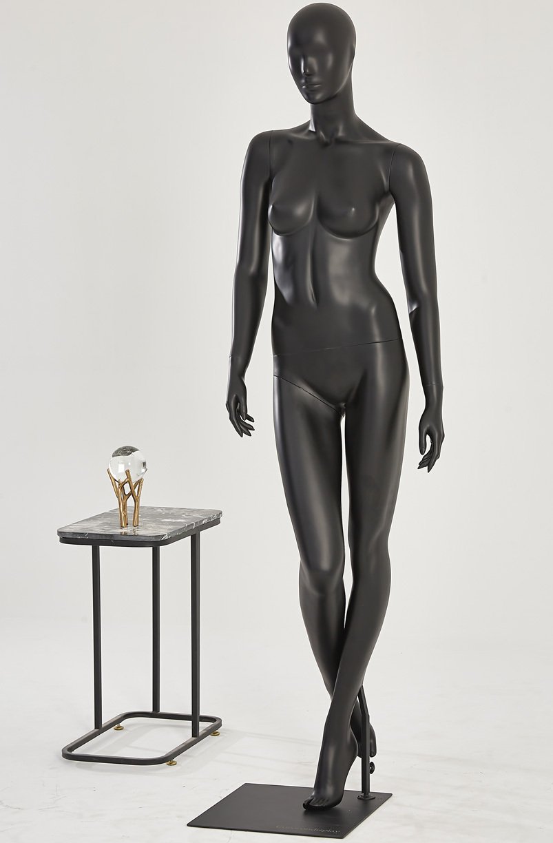Manekin F25-8 czarna kobieta stojąca czarny matowy lakierowany nos usta formowane szyk i elegancja wysoka jakość