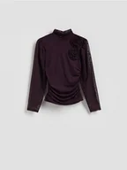 Bluzki damskie - Reserved - Bluzka z kwiatową aplikacją - ciemnofioletowy - miniaturka - grafika 1