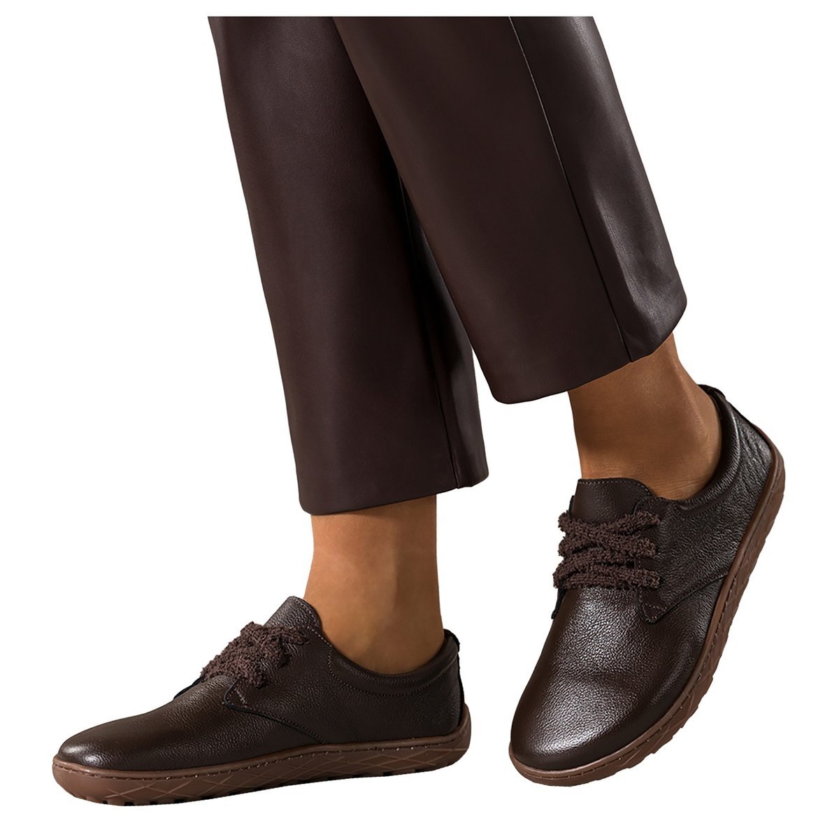 Czekoladowe buty barefoot skórzane damskie szerokie na elastycznej płaskiej podeszwie puszyste sznurówki PRODUKT POLSKI Casu 89811-38