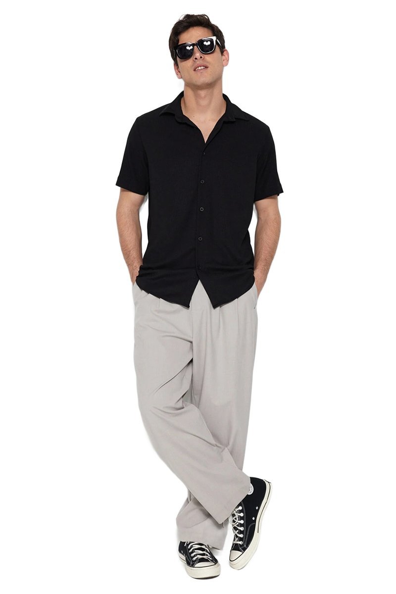 TRENDYOL MAN CZARNA KOSZULA MĘSKA NA KRÓTKI RĘKAW Z KOŁNIERZYKIEM L 5DA