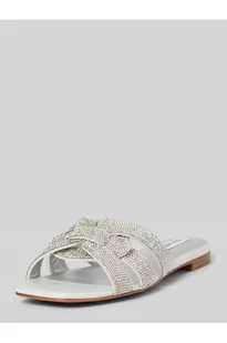 Klapki z obszyciem kamieniami stras model VCAY-R - Steve Madden - Klapki i japonki damskie Klapki z obszyciem kamieniami stras model VCAY-R - Steve Madden - Klapki i japonki damskie - miniaturka - grafika 1