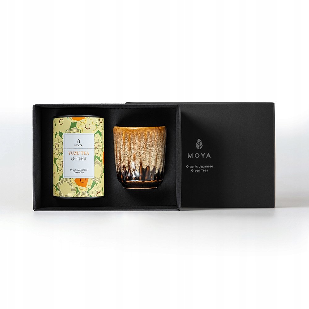 Zestaw prezentowy organiczna zielona herbata Moya Yuzu tea i kubek Kanpai