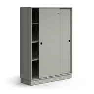 Szafy biurowe - Zamykana szafa przesuwna QBUS, 3 półki, cokół, uchwyty, 1636x1200x400 mm, jasnoszary - miniaturka - grafika 1