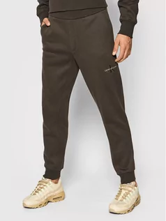 Spodnie sportowe męskie - Calvin Klein Jeans Spodnie dresowe Essentials J30J318159 Brązowy Regular Fit - grafika 1