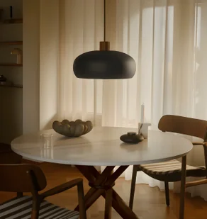 Wisząca lampa Aurelio 42 w kolorze czarnym z drewnianym akcentem – DFTP - Lampy sufitowe - miniaturka - grafika 1