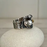 Pierścionki - Pierścionek srebrny - artystyczny z perłą - miniaturka - grafika 1