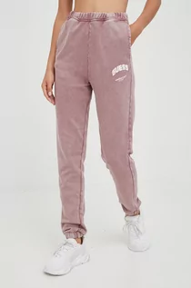 Spodnie damskie - Guess spodnie dresowe bawełniane damskie kolor różowy z nadrukiem - grafika 1