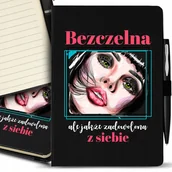 Notesy i bloczki - Notes A5 Czarny + Długopis BEZCZELNA ZADOWOLONA Wz - miniaturka - grafika 1