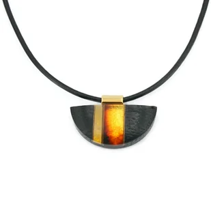 Wisiorek półokrągły złocony z bursztynem i czarnym dębem 8761 - Wisiorki - miniaturka - grafika 1