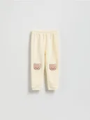 Spodnie i spodenki dla dziewczynek - Reserved - Prążkowane legginsy z naszywką - złamana biel - miniaturka - grafika 1