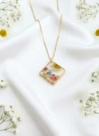 Naszyjniki - Naszyjnik z bukietem kwiatów - miniaturka - grafika 1