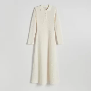 Sukienki - Reserved - Sukienka ze strukturalnej dzianiny - Biały - grafika 1