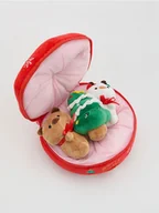 Moda i Uroda OUTLET - Reserved - Świąteczna poduszka z pluszakami - czerwony - miniaturka - grafika 1