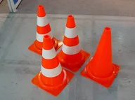 Pachołki i taśmy ostrzegawcze - NoName Pachołek drogowy U-23 75cm CD PA U23 75 - miniaturka - grafika 1