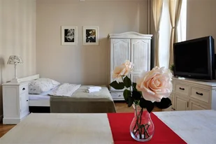 Nocleg w apartamencie dla dwojga w Warszawie - Czasopisma - miniaturka - grafika 1