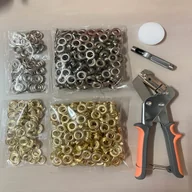 Rękodzieło - TEMU Zestaw Narzędzi do Prasowania Okuć, Ręczne Szczypce z Otworem o Średnicy Wewnętrznej 3/8 Cala (10mm) i 500 Sztuk Srebrnych Okuć w Kolorze Złotym - miniaturka - grafika 1