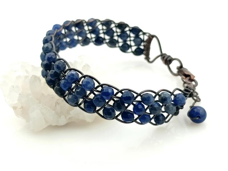 Bransoletka miedziana z sodalitem, splot Kumihimo, obwód 16.5 cm plus 2.5 cm, waga 14 gram, rękodzieło