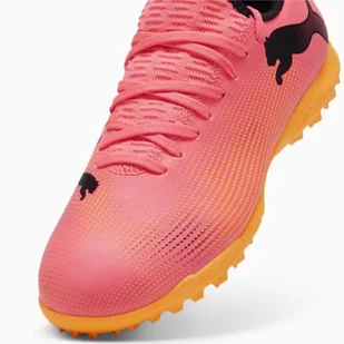 Buty piłkarskie Puma Future 7 Play TT Jr 107737 (kolor Różowy, rozmiar 37 1/2) - Piłka nożna - miniaturka - grafika 4