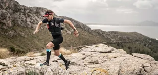 COMPRESSPORT Koszulka kompresyjna do biegania TRAIL POSTURAL SS TOP 2020 niebieska - Koszulki sportowe męskie - miniaturka - grafika 8