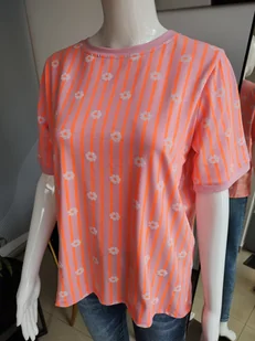 Koszulka w paski z kwiatkami - różowy One size - Koszulki i topy damskie - miniaturka - grafika 1