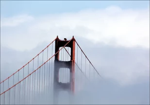 Fog rolls across the Golden Gate Bridge in San Francisco., Carol Highsmith - plakat 60x40 cm - Plakaty - miniaturka - grafika 1
