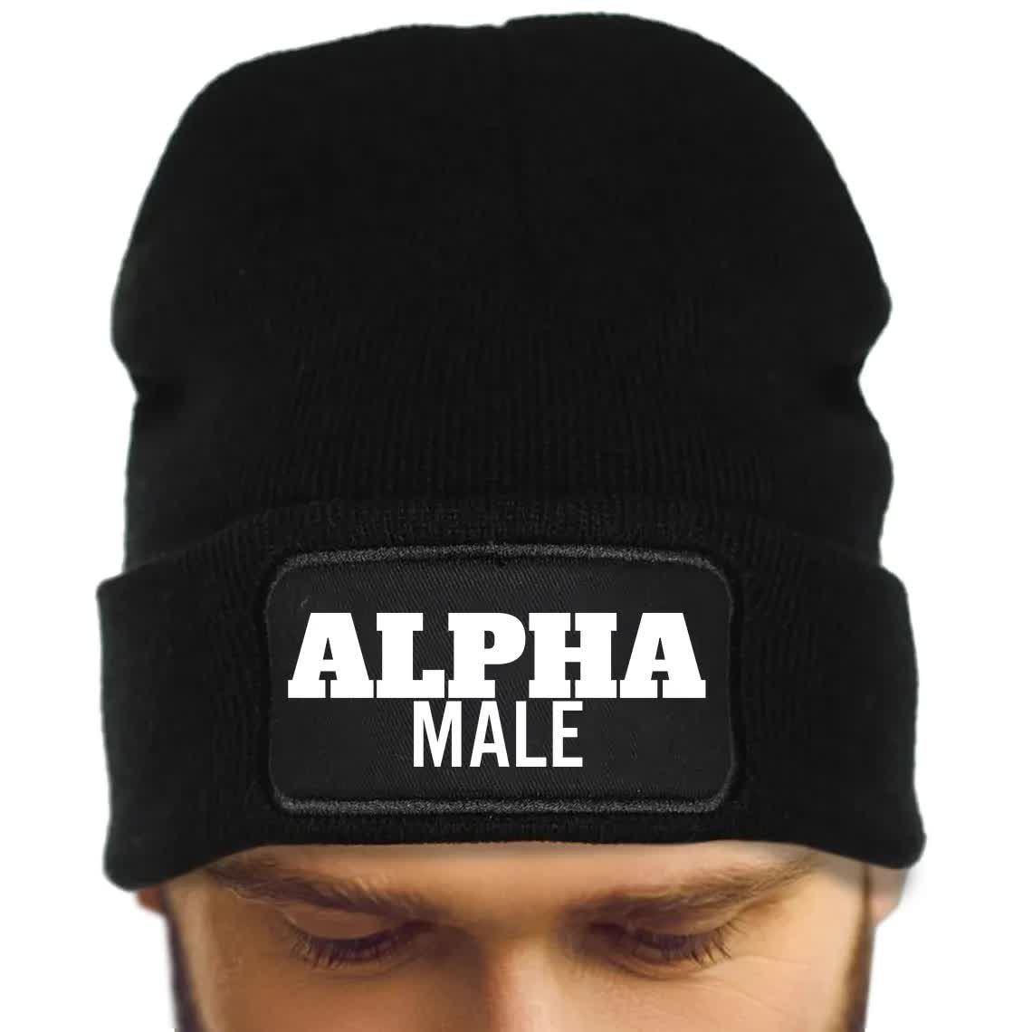 CZAPKA ZIMOWA CZARNA Z MŁODZIEŻOWYMI SŁOWAMI ALPHA MALE DLA NASTOLATKÓW WZ