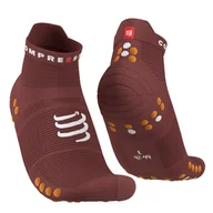 Skarpetki sportowe męskie - COMPRESSPORT Skarpetki do biegania krótkie ProRacing Socks V4 bordowe - miniaturka - grafika 1