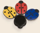 Akcesoria jeździeckie - Kieffer Szczotka do zbierania sierści z ubrań BIEDRONKA - miniaturka - grafika 1