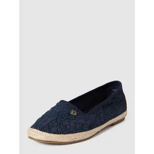 Espadryle damskie - Espadryle z kwiatowymi haftami - Tom Tailor - grafika 1