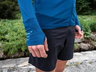 COMPRESSPORT Termiczna bluza biegowa 3D Thermo Hoodie Seamless MONT BLANC 2022 niebieska - Bluzy sportowe męskie - miniaturka - grafika 5