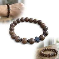 Bransolety męskie - BRANSOLETKA męska DREWNIANA BRĄZOWA z krzyżykiem na gumce różaniec - miniaturka - grafika 1