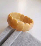 Bransoletki - BRANSOLETKA BURSZTYN MLECZNY PRASOWANY GUMKA MINI MIDI MAXI - miniaturka - grafika 1