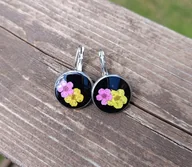Kolczyki - KOLORY CZERNI - kolczyki z suszonymi kwiatami wiśni w żywicy - miniaturka - grafika 1
