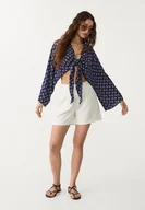 Spodenki damskie - Stradivarius Eleganckie spodenki z zakładkami Ecru 36 - miniaturka - grafika 1