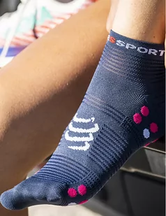 COMPRESSPORT Skarpetki do biegania krótkie ProRacing Socks V4 mood indigo/magenta - Skarpetki sportowe męskie - miniaturka - grafika 4