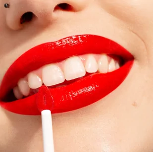 3INA 3INA 3INA The Lip Gloss 244 Czerwony 8.0 ml - Błyszczyki do ust - miniaturka - grafika 2