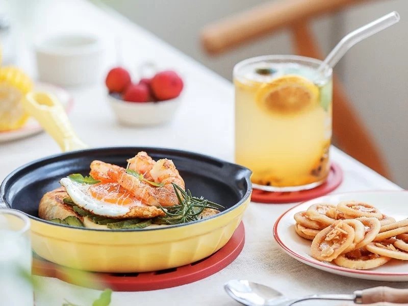 BUYDEEM Emaliowana żeliwna patelnia 21 cm, model CP542, kolor Mellow Yellow