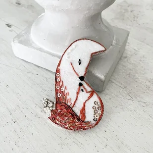 Broszka LISEK 7 ręcznie haftowana przypinka lis zwierzęta - Broszki - miniaturka - grafika 1