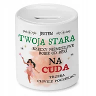 Skarbonki - Skarbonka Dla Twojej Starej na Urodziny na Prezent z Nadrukiem ze Zdjęciem + Opakowanie na prezent (wzór 02) - miniaturka - grafika 1