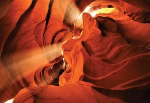 Fototapeta NICE WALL Promienie słońca w kanionie, ceglasta, 366x254 cm - Fototapety - miniaturka - grafika 1