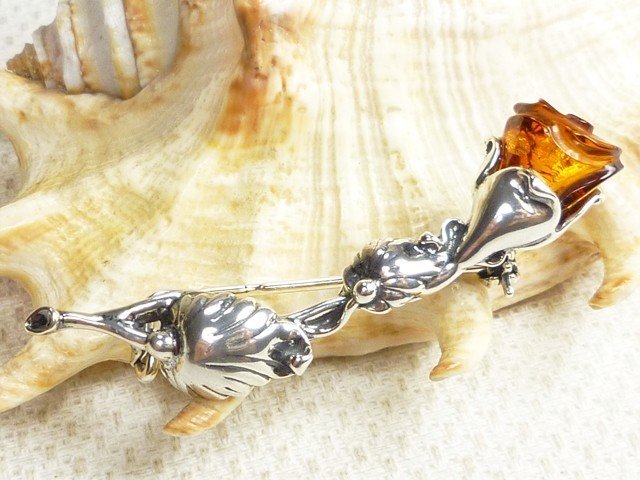 Broszka srebrna z bursztynem 443-15