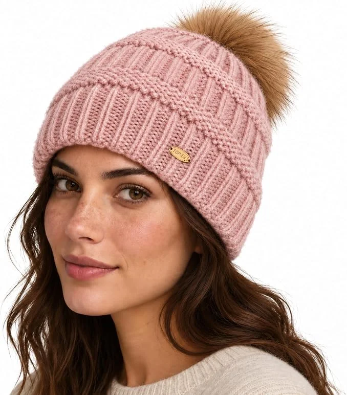 CZAPKA DAMSKA ZIMOWA BEANIE 50 WEŁNA MERYNOSOWA OTWÓR NA WARKOCZ RÓŻOWY