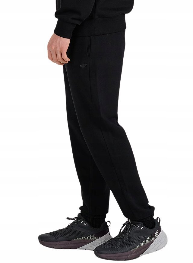 Męskie spodnie dresowe 4F joggery U0997 20S czarny XL