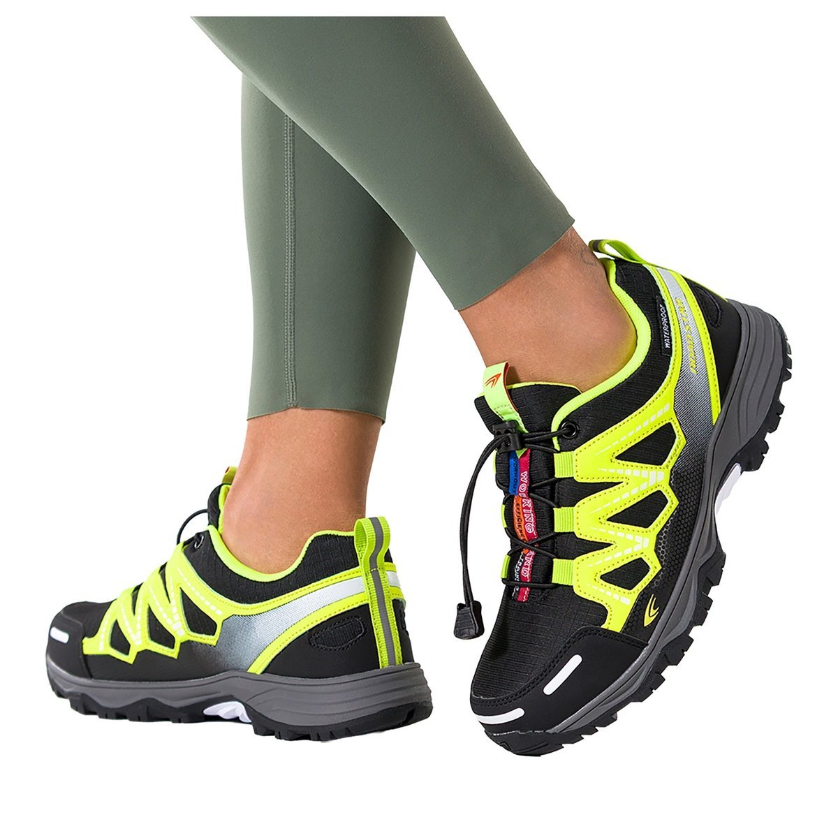 Czarne buty sportowe trekkingowe damskie wodoodporne na bieżnikowanej podeszwie z regulowaną elastyczną sznurówką żółte wstawki Casu 7393-5D-37