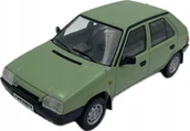 Samochody i pojazdy dla dzieci - SKODA Favorit 135L 1987 1:24 green WhiteBox 124197 - miniaturka - grafika 1